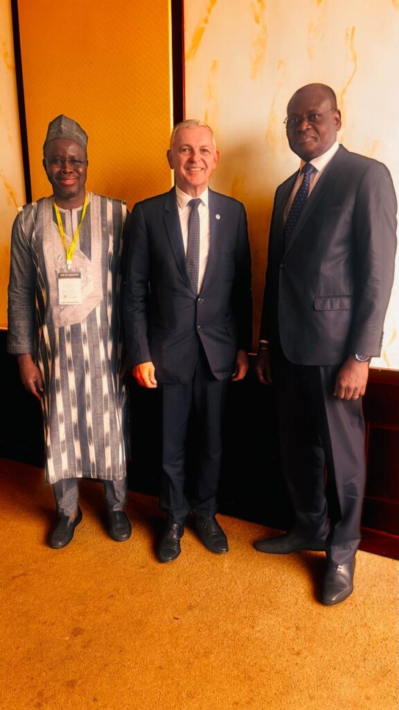 D. g. à. d: Présidents Yacouba TRAORE, Jean BOUQUOT, Avocat Général Serge Armand CODO